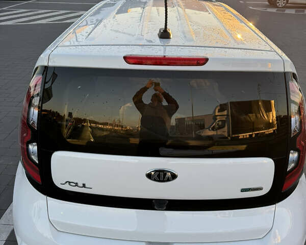 Білий Кіа Soul, об'ємом двигуна 0 л та пробігом 149 тис. км за 10700 $, фото 5 на Automoto.ua
