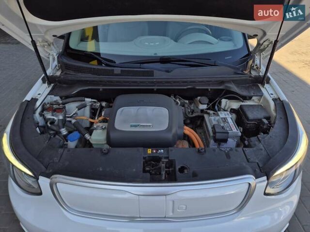 Белый Киа Soul, объемом двигателя 0 л и пробегом 38 тыс. км за 12999 $, фото 62 на Automoto.ua
