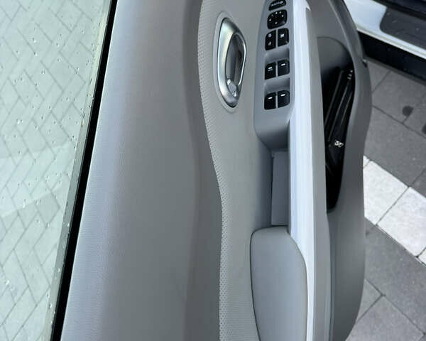 Білий Кіа Soul, об'ємом двигуна 0 л та пробігом 149 тис. км за 10700 $, фото 9 на Automoto.ua