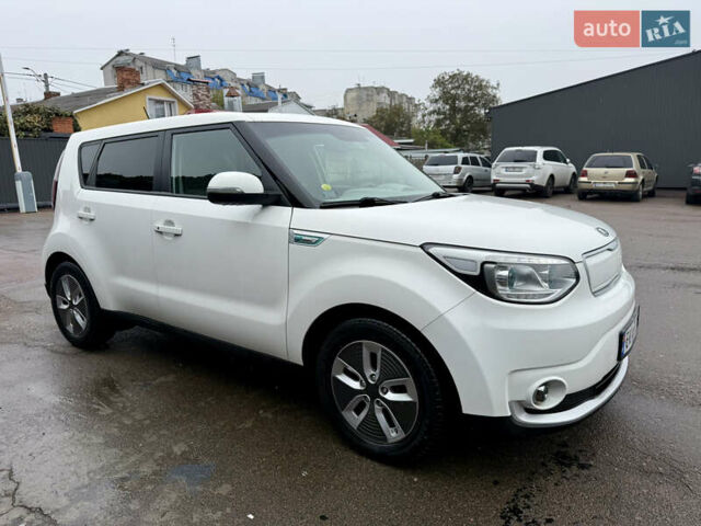 Киа Soul 2018 в Житомире на Automoto.ua Белый Киа Soul, объемом двигателя 0 л и пробегом 90 тыс. км за 11200 $, фото 3 на Automoto.ua