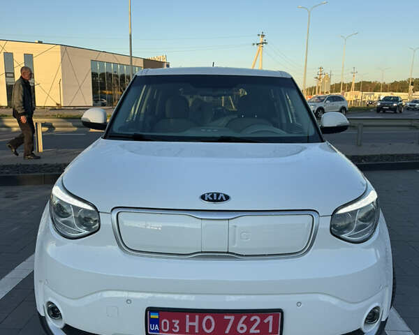 Білий Кіа Soul, об'ємом двигуна 0 л та пробігом 149 тис. км за 10700 $, фото 1 на Automoto.ua