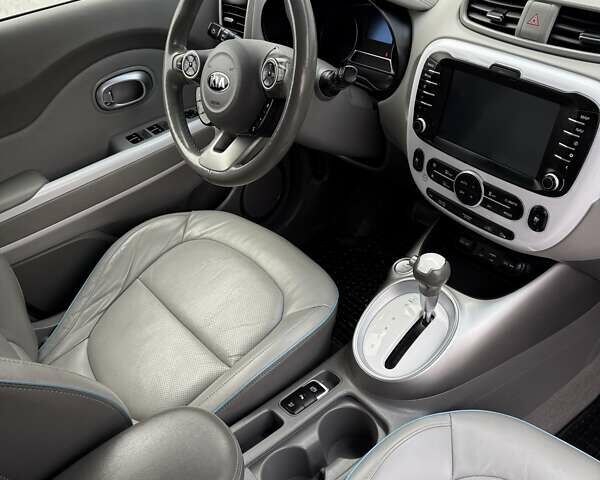 Білий Кіа Soul, об'ємом двигуна 0 л та пробігом 68 тис. км за 11200 $, фото 36 на Automoto.ua