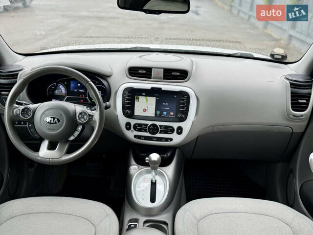 Киа Soul 2018 в Житомире на Automoto.ua Белый Киа Soul, объемом двигателя 0 л и пробегом 90 тыс. км за 11200 $, фото 1 на Automoto.ua
