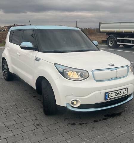 Білий Кіа Soul, об'ємом двигуна 0 л та пробігом 100 тис. км за 11500 $, фото 2 на Automoto.ua