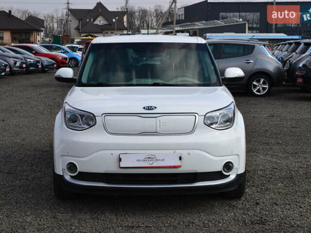 Белый Киа Soul, объемом двигателя 0 л и пробегом 100 тыс. км за 10500 $, фото 2 на Automoto.ua