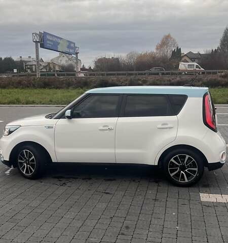 Білий Кіа Soul, об'ємом двигуна 0 л та пробігом 100 тис. км за 11500 $, фото 10 на Automoto.ua