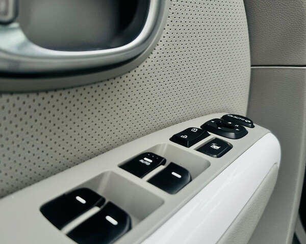 Белый Киа Soul, объемом двигателя 0 л и пробегом 124 тыс. км за 10550 $, фото 11 на Automoto.ua