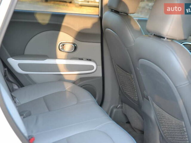 Білий Кіа Soul, об'ємом двигуна 0 л та пробігом 74 тис. км за 11500 $, фото 19 на Automoto.ua