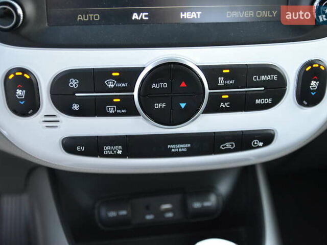 Білий Кіа Soul, об'ємом двигуна 0 л та пробігом 74 тис. км за 11500 $, фото 24 на Automoto.ua