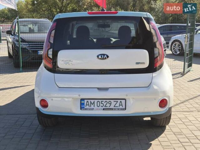 Белый Киа Soul, объемом двигателя 0 л и пробегом 38 тыс. км за 12999 $, фото 16 на Automoto.ua