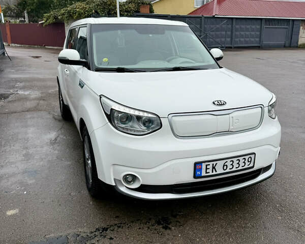 Киа Soul 2018 в Житомире на Automoto.ua Белый Киа Soul, объемом двигателя 0 л и пробегом 90 тыс. км за 11200 $, фото 5 на Automoto.ua