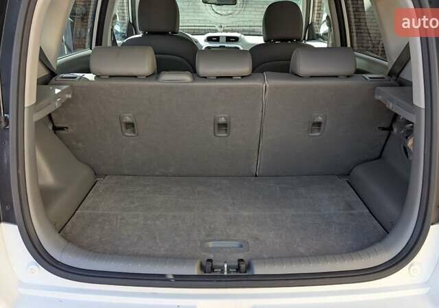 Білий Кіа Soul, об'ємом двигуна 0 л та пробігом 51 тис. км за 11800 $, фото 26 на Automoto.ua