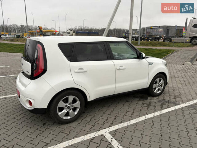 Белый Киа Soul, объемом двигателя 0 л и пробегом 95 тыс. км за 10500 $, фото 5 на Automoto.ua