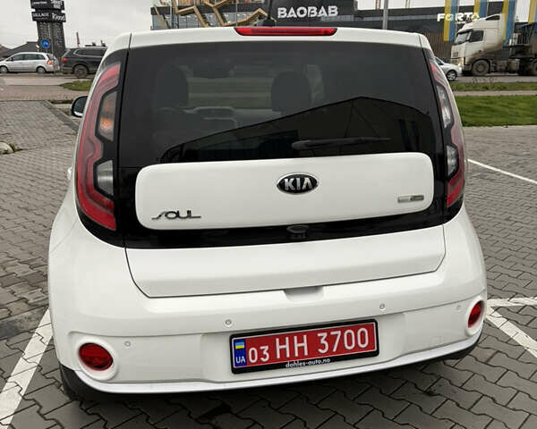 Белый Киа Soul, объемом двигателя 0 л и пробегом 95 тыс. км за 10500 $, фото 8 на Automoto.ua