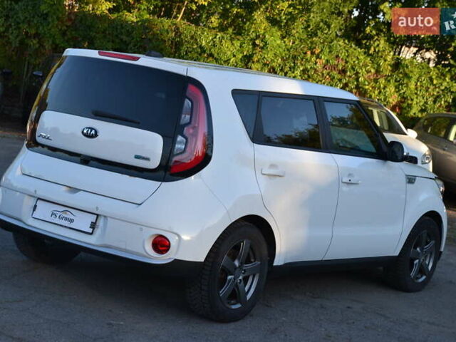 Білий Кіа Soul, об'ємом двигуна 0 л та пробігом 74 тис. км за 11500 $, фото 6 на Automoto.ua