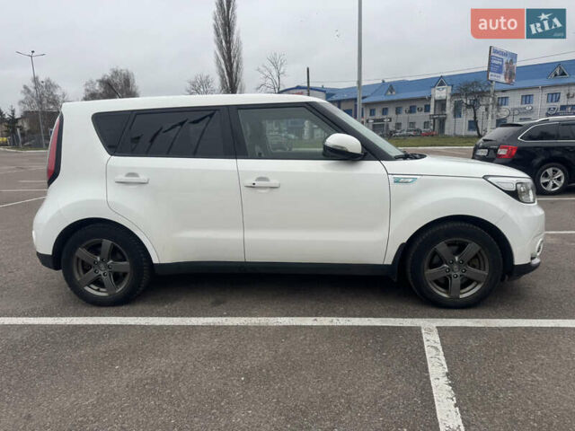 Белый Киа Soul, объемом двигателя 0 л и пробегом 124 тыс. км за 10550 $, фото 16 на Automoto.ua