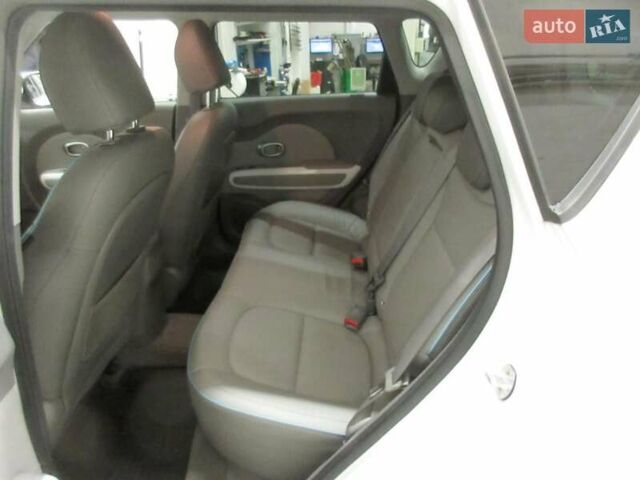 Белый Киа Soul, объемом двигателя 0 л и пробегом 85 тыс. км за 11750 $, фото 4 на Automoto.ua