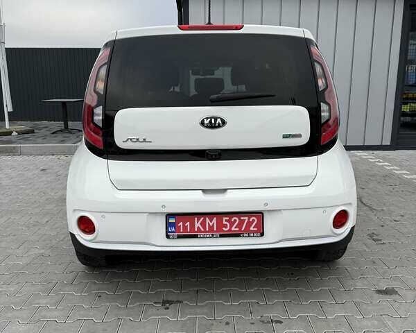Білий Кіа Soul, об'ємом двигуна 0 л та пробігом 68 тис. км за 11200 $, фото 5 на Automoto.ua