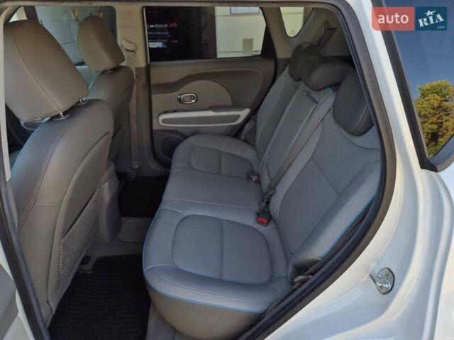 Белый Киа Soul, объемом двигателя 0 л и пробегом 38 тыс. км за 12999 $, фото 26 на Automoto.ua