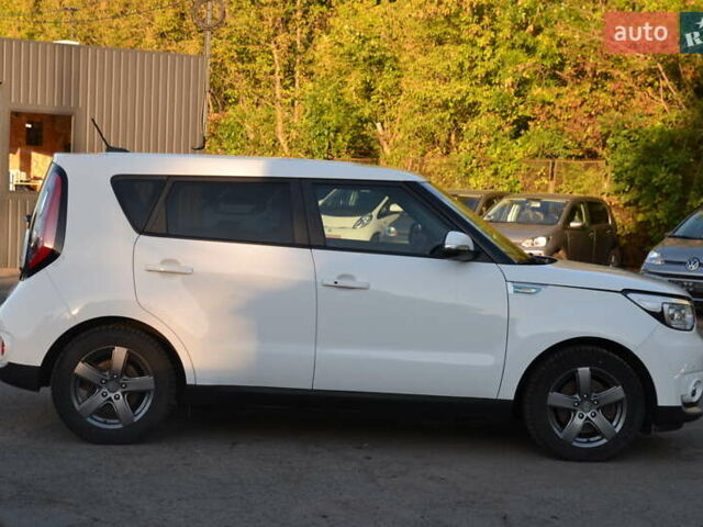 Білий Кіа Soul, об'ємом двигуна 0 л та пробігом 74 тис. км за 11500 $, фото 5 на Automoto.ua