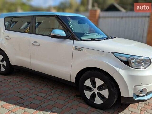 Білий Кіа Soul, об'ємом двигуна 0 л та пробігом 51 тис. км за 11800 $, фото 4 на Automoto.ua