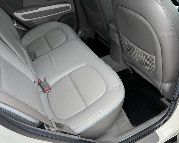 Білий Кіа Soul, об'ємом двигуна 0 л та пробігом 68 тис. км за 11200 $, фото 28 на Automoto.ua