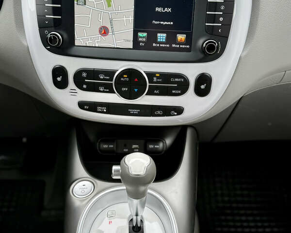 Киа Soul 2018 в Житомире на Automoto.ua Белый Киа Soul, объемом двигателя 0 л и пробегом 90 тыс. км за 11200 $, фото 16 на Automoto.ua