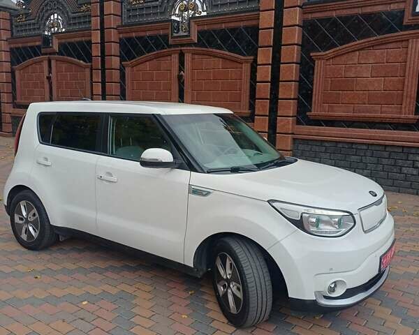 Белый Киа Soul, объемом двигателя 0 л и пробегом 85 тыс. км за 11750 $, фото 12 на Automoto.ua