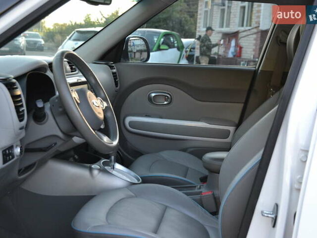 Білий Кіа Soul, об'ємом двигуна 0 л та пробігом 74 тис. км за 11500 $, фото 13 на Automoto.ua