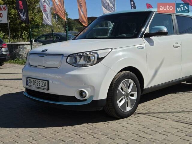 Белый Киа Soul, объемом двигателя 0 л и пробегом 38 тыс. км за 12999 $, фото 3 на Automoto.ua