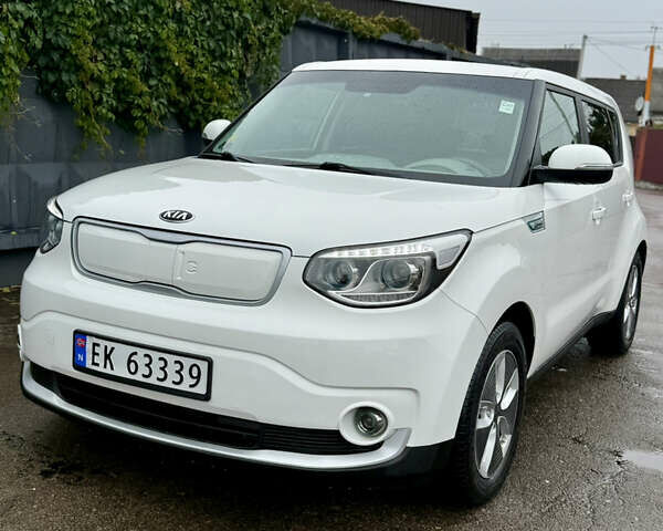 Киа Soul 2018 в Житомире на Automoto.ua Белый Киа Soul, объемом двигателя 0 л и пробегом 90 тыс. км за 11200 $, фото 10 на Automoto.ua