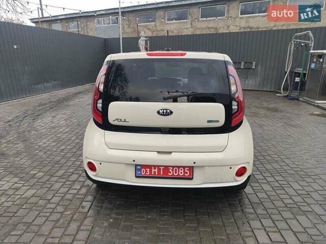 Білий Кіа Soul, об'ємом двигуна 0 л та пробігом 90 тис. км за 12000 $, фото 5 на Automoto.ua