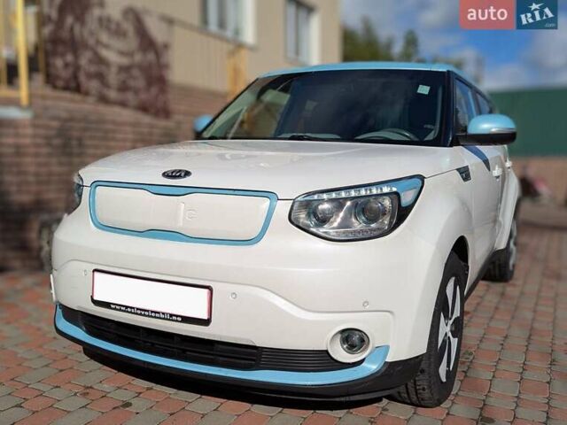 Білий Кіа Soul, об'ємом двигуна 0 л та пробігом 51 тис. км за 11800 $, фото 2 на Automoto.ua