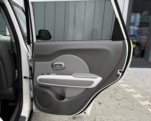 Білий Кіа Soul, об'ємом двигуна 0 л та пробігом 68 тис. км за 11200 $, фото 26 на Automoto.ua