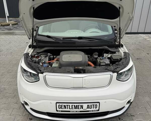 Білий Кіа Soul, об'ємом двигуна 0 л та пробігом 68 тис. км за 11200 $, фото 10 на Automoto.ua