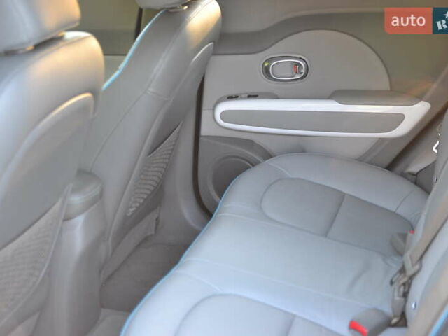 Білий Кіа Soul, об'ємом двигуна 0 л та пробігом 74 тис. км за 11500 $, фото 17 на Automoto.ua