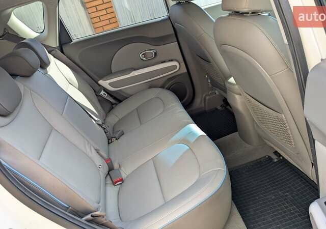 Білий Кіа Soul, об'ємом двигуна 0 л та пробігом 51 тис. км за 11800 $, фото 9 на Automoto.ua
