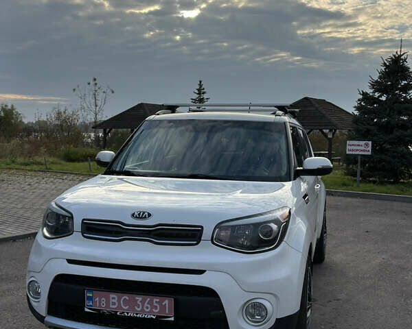 Белый Киа Soul, объемом двигателя 2 л и пробегом 117 тыс. км за 10699 $, фото 1 на Automoto.ua