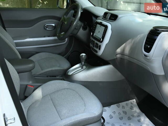 Белый Киа Soul, объемом двигателя 0 л и пробегом 112 тыс. км за 11800 $, фото 35 на Automoto.ua