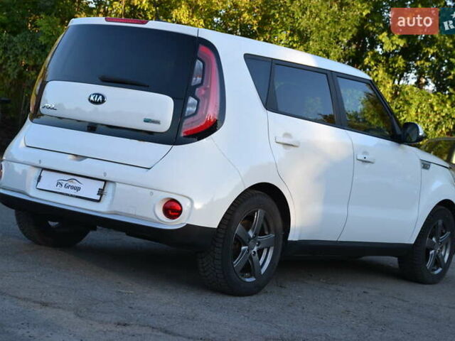 Білий Кіа Soul, об'ємом двигуна 0 л та пробігом 74 тис. км за 11500 $, фото 7 на Automoto.ua