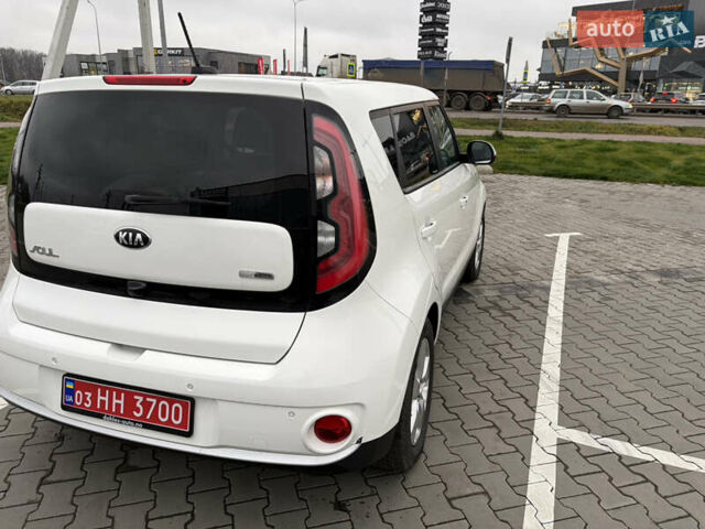 Белый Киа Soul, объемом двигателя 0 л и пробегом 95 тыс. км за 10500 $, фото 7 на Automoto.ua