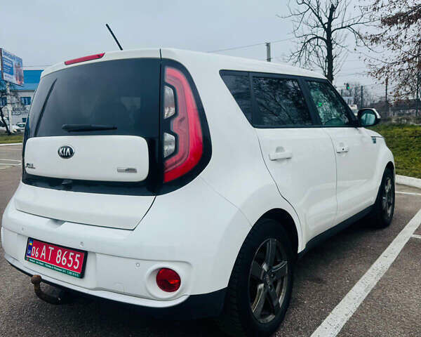 Белый Киа Soul, объемом двигателя 0 л и пробегом 124 тыс. км за 10550 $, фото 2 на Automoto.ua