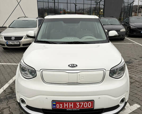 Белый Киа Soul, объемом двигателя 0 л и пробегом 95 тыс. км за 10500 $, фото 2 на Automoto.ua