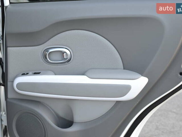 Білий Кіа Soul, об'ємом двигуна 0 л та пробігом 74 тис. км за 11500 $, фото 20 на Automoto.ua