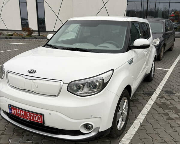 Белый Киа Soul, объемом двигателя 0 л и пробегом 95 тыс. км за 10500 $, фото 4 на Automoto.ua