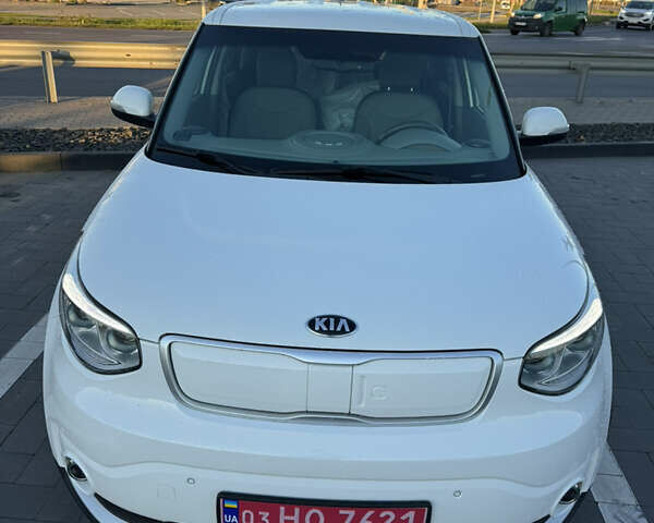 Білий Кіа Soul, об'ємом двигуна 0 л та пробігом 149 тис. км за 10700 $, фото 2 на Automoto.ua