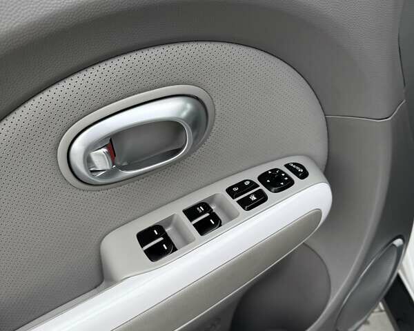 Білий Кіа Soul, об'ємом двигуна 0 л та пробігом 68 тис. км за 11200 $, фото 13 на Automoto.ua