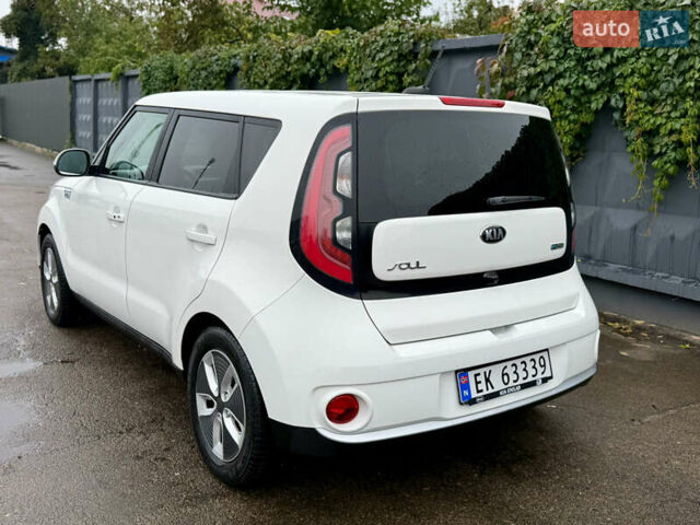 Киа Soul 2018 в Житомире на Automoto.ua Белый Киа Soul, объемом двигателя 0 л и пробегом 90 тыс. км за 11200 $, фото 2 на Automoto.ua