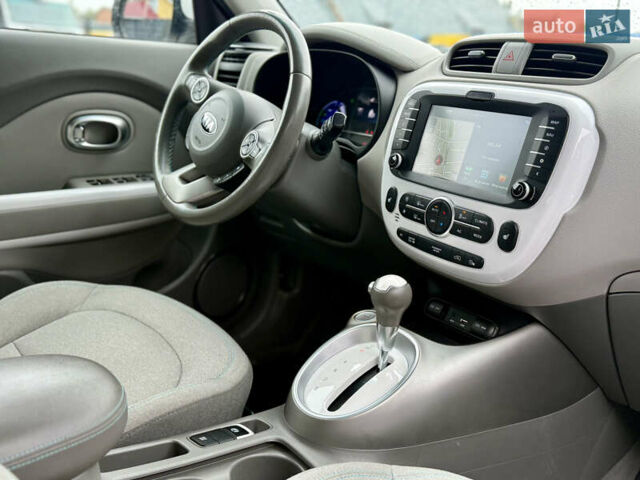 Киа Soul 2018 в Житомире на Automoto.ua Белый Киа Soul, объемом двигателя 0 л и пробегом 90 тыс. км за 11200 $, фото 12 на Automoto.ua