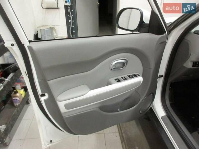 Белый Киа Soul, объемом двигателя 0 л и пробегом 85 тыс. км за 11750 $, фото 5 на Automoto.ua